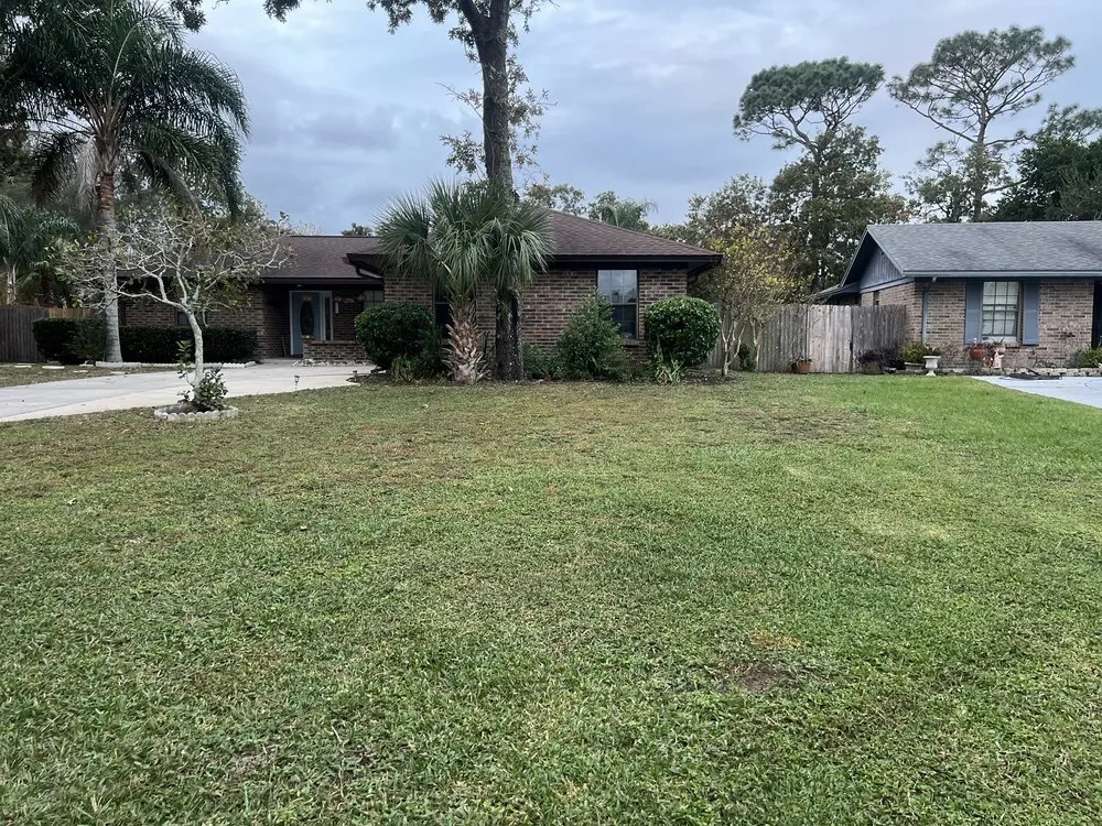 Top-rated yard cleanup service in Middleburg, FL by Garrett Smith's Lawn Services