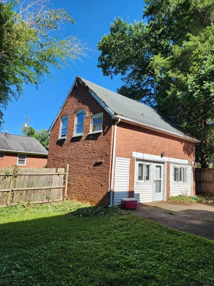 Affordable yard maintenance for beautiful yards in Crozet, VA by Garrisons Landscaping