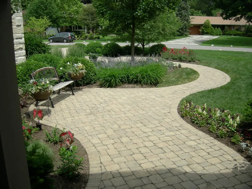 Top-rated outdoor landscaping experts serving Chicago, IL - Gary Herbert Associates