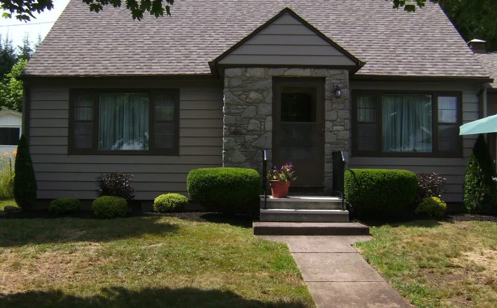 Trusted lawn mowing service in Syracuse, NY by Gary's Edge