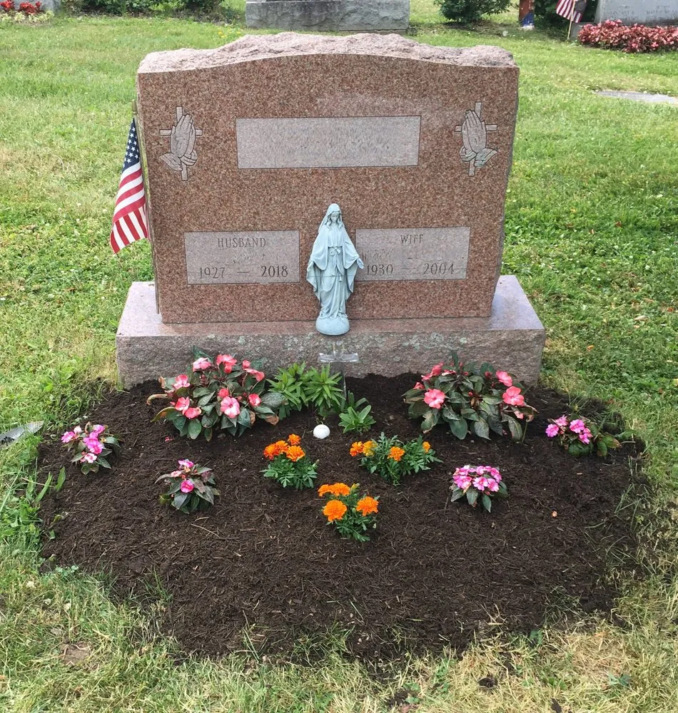 Reliable lawn care service for homes in Syracuse, NY by Gary's Edge