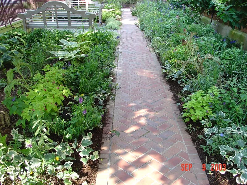 Professional outdoor landscaping experts serving Chicago, IL - Gary's Finer Landscapes