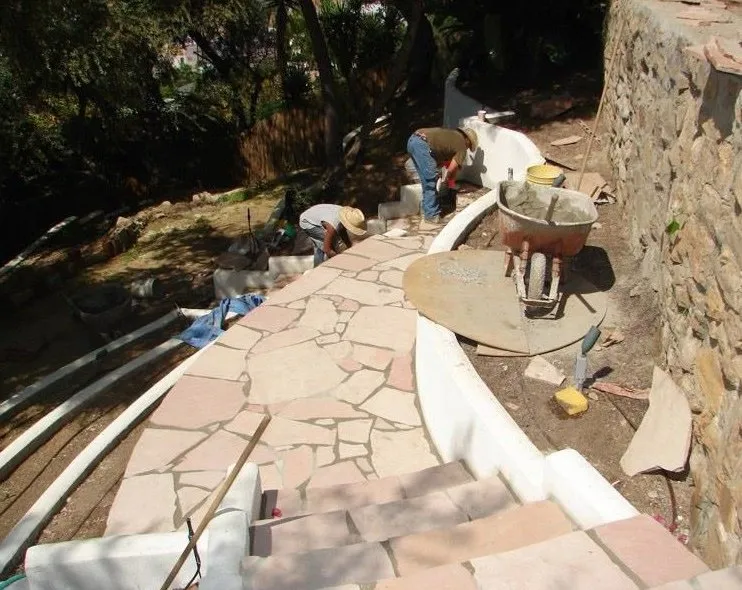 Local lawn mowing service for beautiful yards across Los Angeles, CA - Gary's Greenery