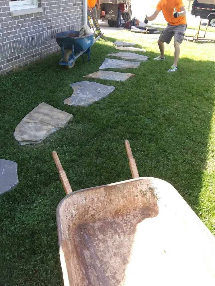 Local garden landscaping in Southern View, IL - Garys lawn an trash removal