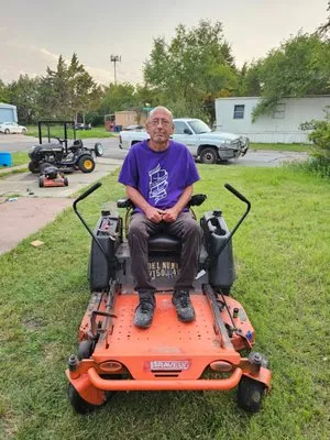 Gary's Lawn Care Newton Logo