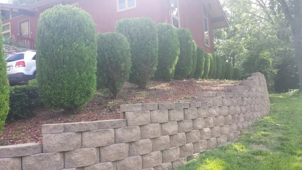 Professional outdoor landscaping experts serving Kansas City, MO - Gary's Lawn Service, LLC
