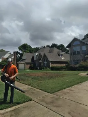 Gary's Tree Service Logo