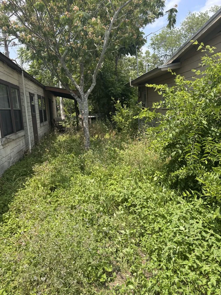Top-rated garden landscaping experts serving Seguin, TX - Garza lawn & junk removal