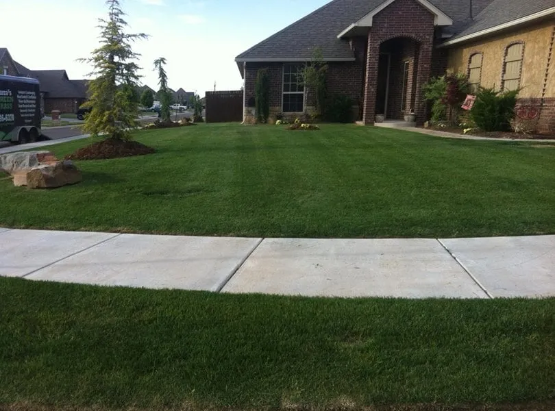Custom outdoor landscaping experts serving Moore, OK - Garza's Green Grass