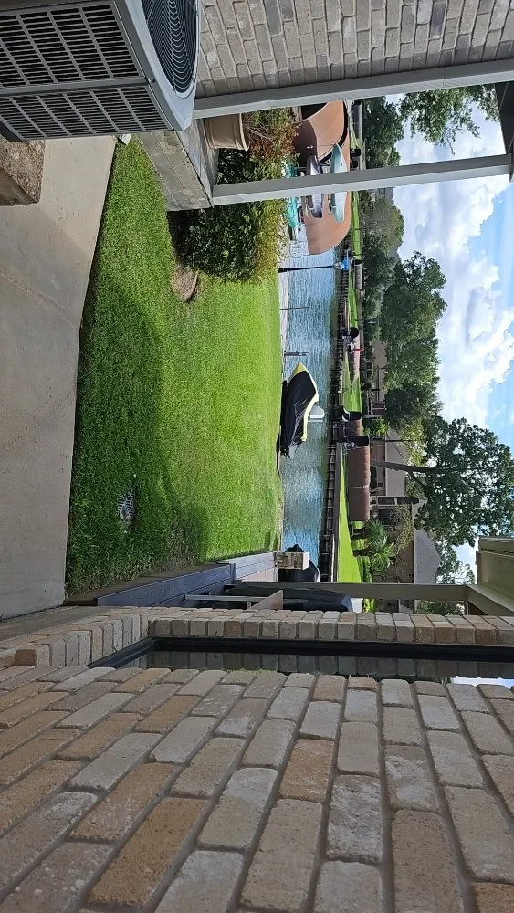 Top-rated lawn mowing service in Montgomery, TX by Gaspar Yard Work