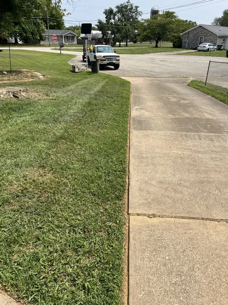 Reliable lawn mowing service experts serving Mount Washington, KY - Gates Lawn & Landscaping