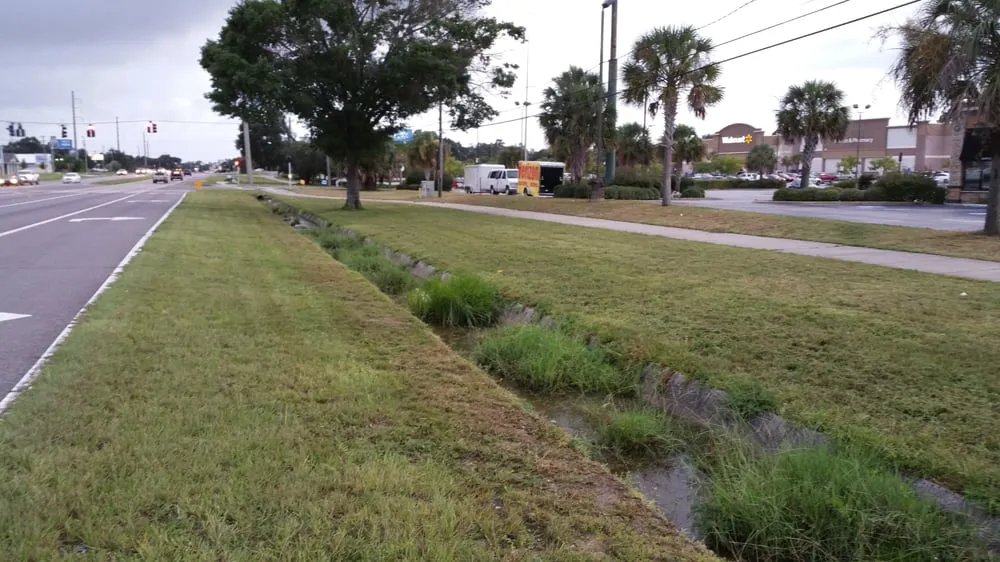 Affordable yard maintenance in Pensacola, FL - Gator Grass
