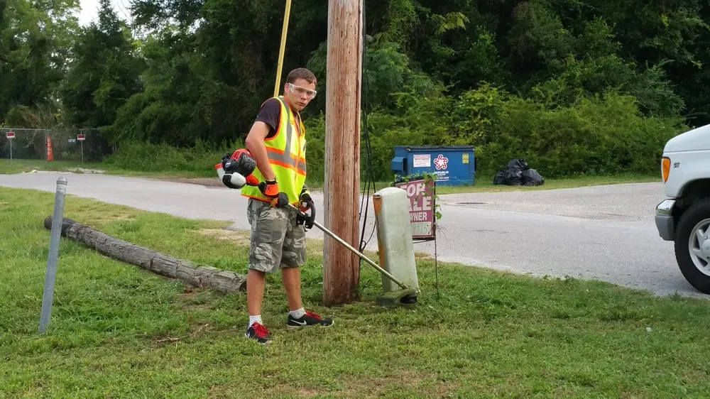 Custom lawn care service for homes across Pensacola, FL - Gator Grass