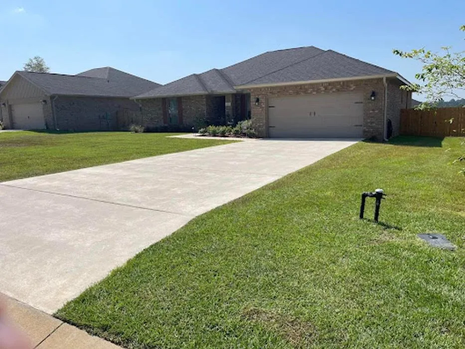 Local lawn care service experts serving Crestview, FL - Gatorbait Landscape