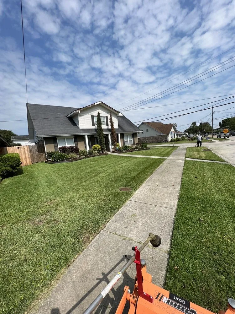 Professional landscaping services experts serving Kenner, LA - GatorBlade Mowing & Landscaping