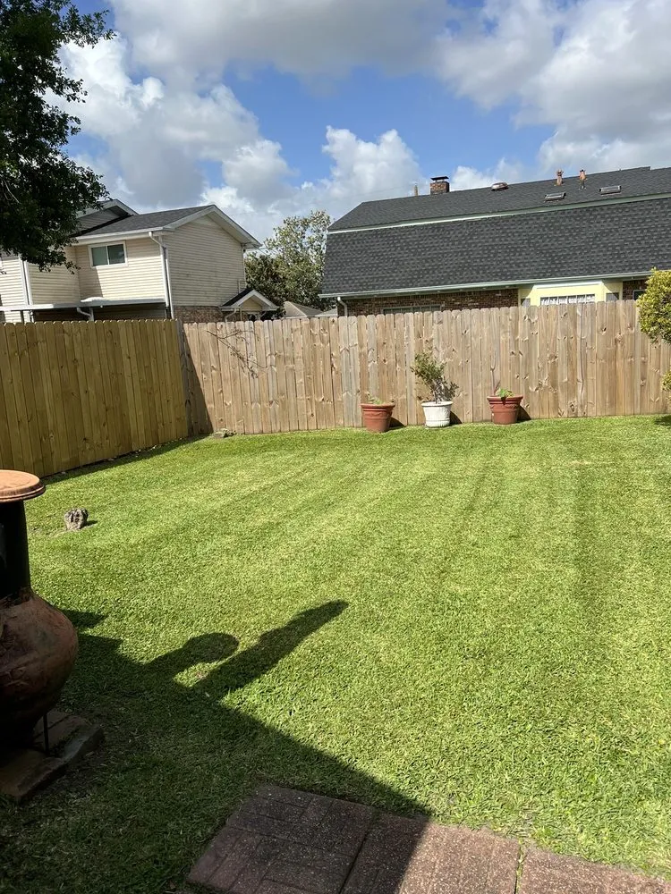 Affordable yard maintenance in Kenner, LA by GatorBlade Mowing & Landscaping