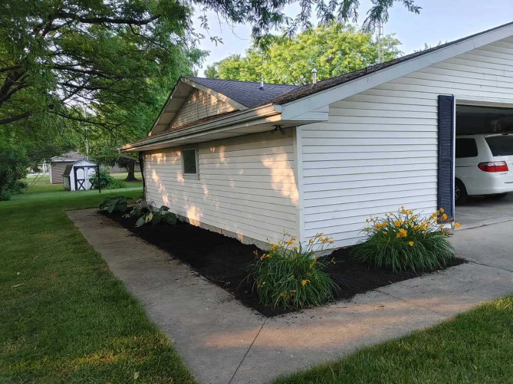 Professional garden landscaping experts serving Wauseon, OH - Gator's Grass & Gardens