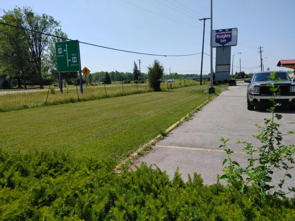 Top-rated yard cleanup service in Wauseon, OH by Gator's Grass & Gardens