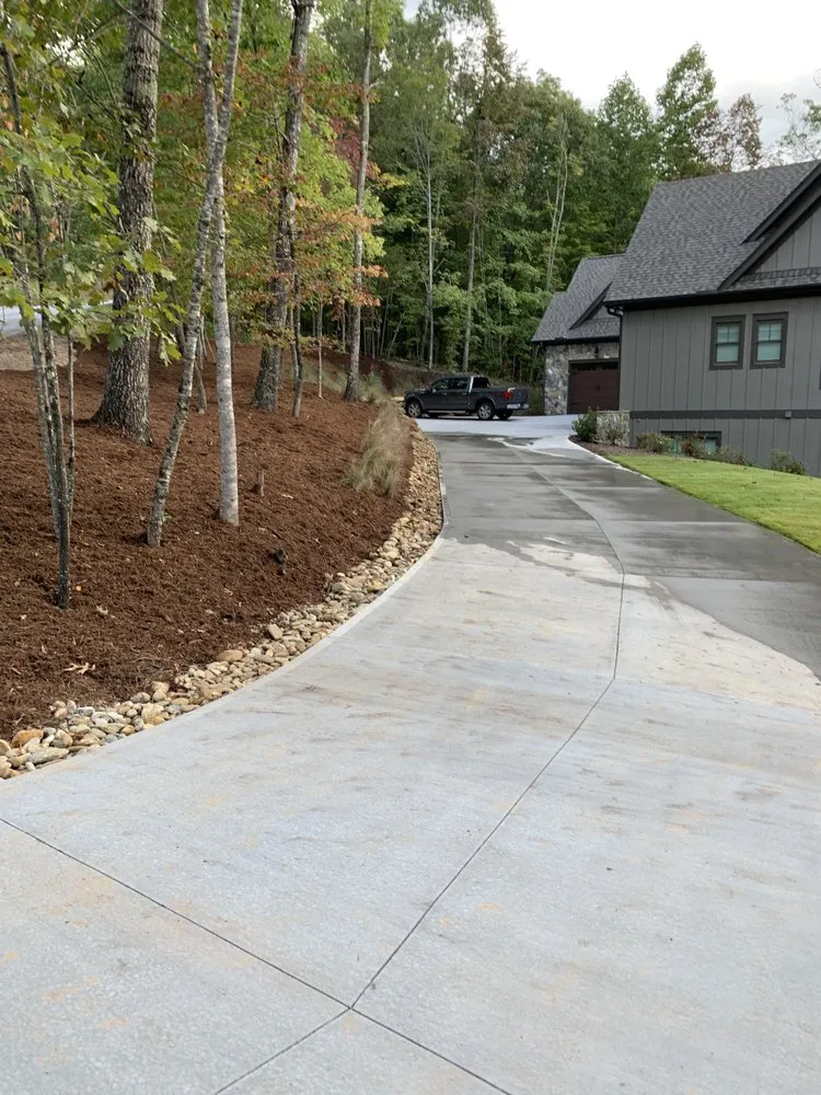 Local lawn mowing service with custom design in Baton Rouge, LA by Gator’s Landscaping