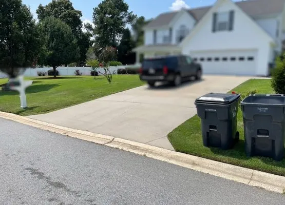 Gators Lawn & Landscape Logo