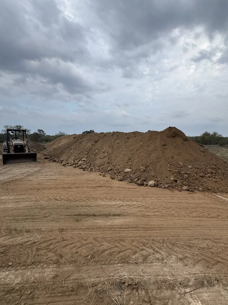 Top-rated landscaping services in La Vernia, TX - Gaviota Hauling Services