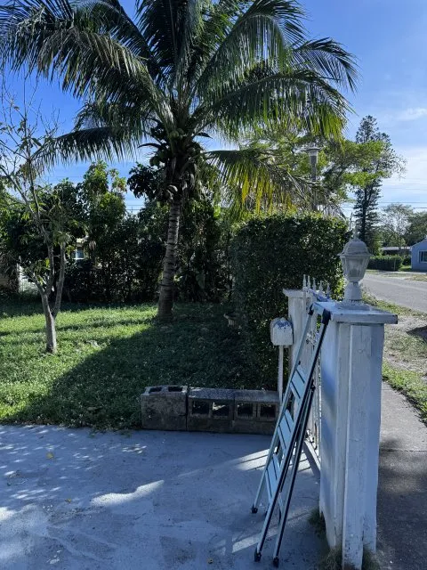 Professional yard maintenance experts serving Miami Gardens, FL - GB Landscaping