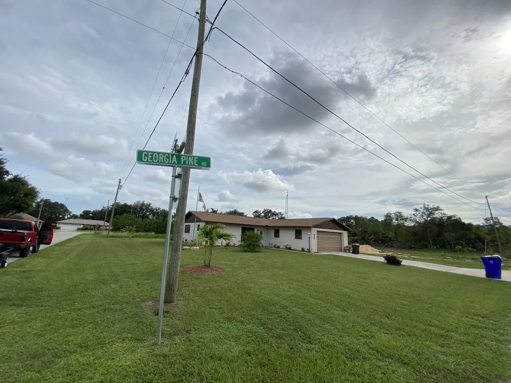 Reliable lawn care service with custom design in Sebring, FL by G&B Lawn Care