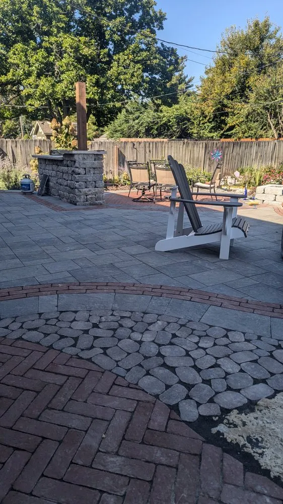 Professional landscaping services with custom design in Osawatomie, KS by GD Services