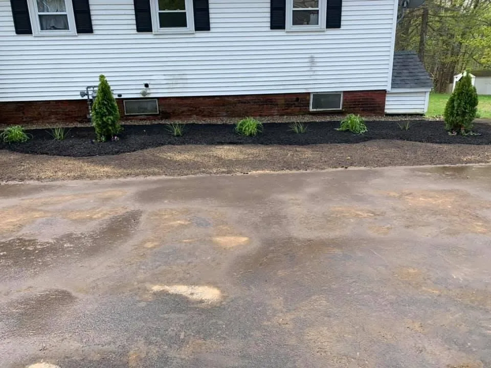 Custom lawn mowing service in Haverhill, MA - GDL Landscaping & Hardscaping