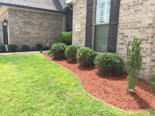 Expert garden landscaping in Shreveport, LA by Geaux Cuts Landscaping