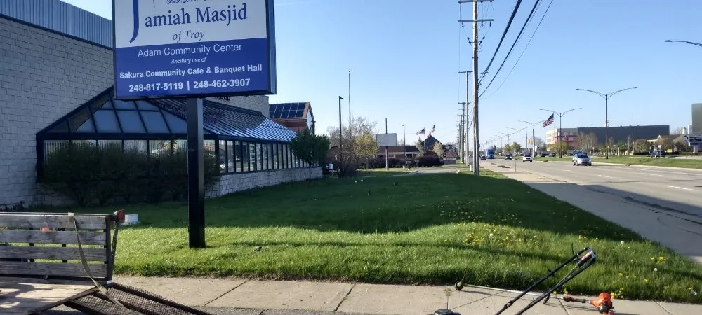 Professional lawn care service experts serving Ferndale, MI - Geci's Lawncare & Outdoor Services