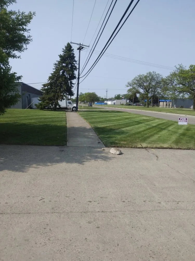 Local yard maintenance experts serving Ferndale, MI - Geci's Lawncare & Outdoor Services
