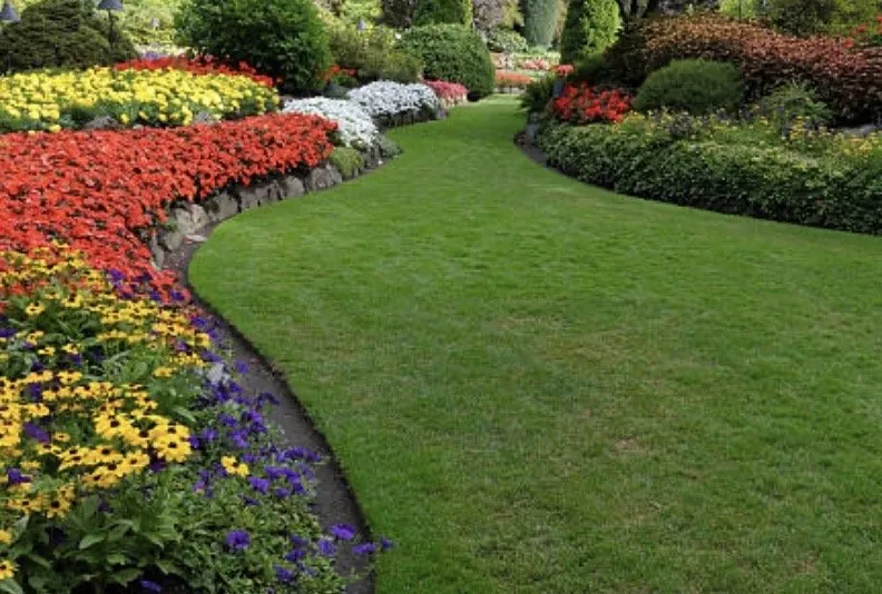 Custom yard maintenance with custom design in Livingston, NJ by Gee Kay Landscaping