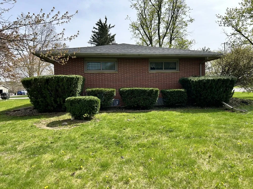 Expert lawn mowing service for beautiful yards across Kalamazoo, MI - GEE Lawn Care & Power Washing