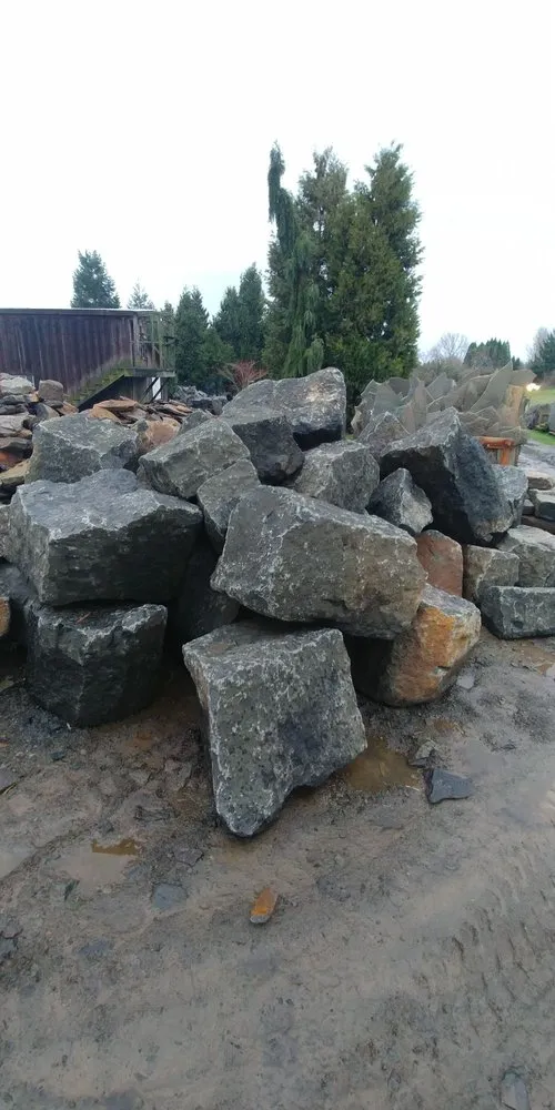 Top-rated garden landscaping in Tualatin, OR by GEM Rock and Landscaping