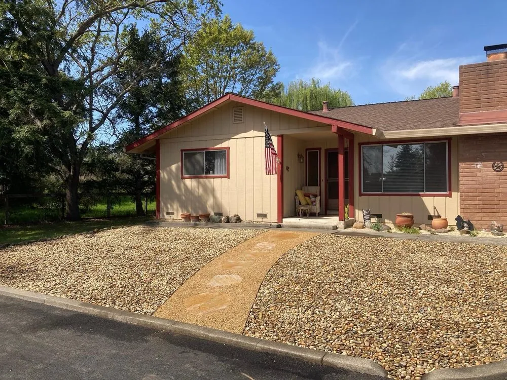 Expert landscaping services in Sonoma, CA by Genaro's Landscape Maintenance