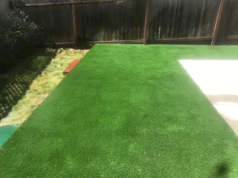 Custom yard cleanup service for residential properties in Sonoma, CA by Genaro's Landscape Maintenance