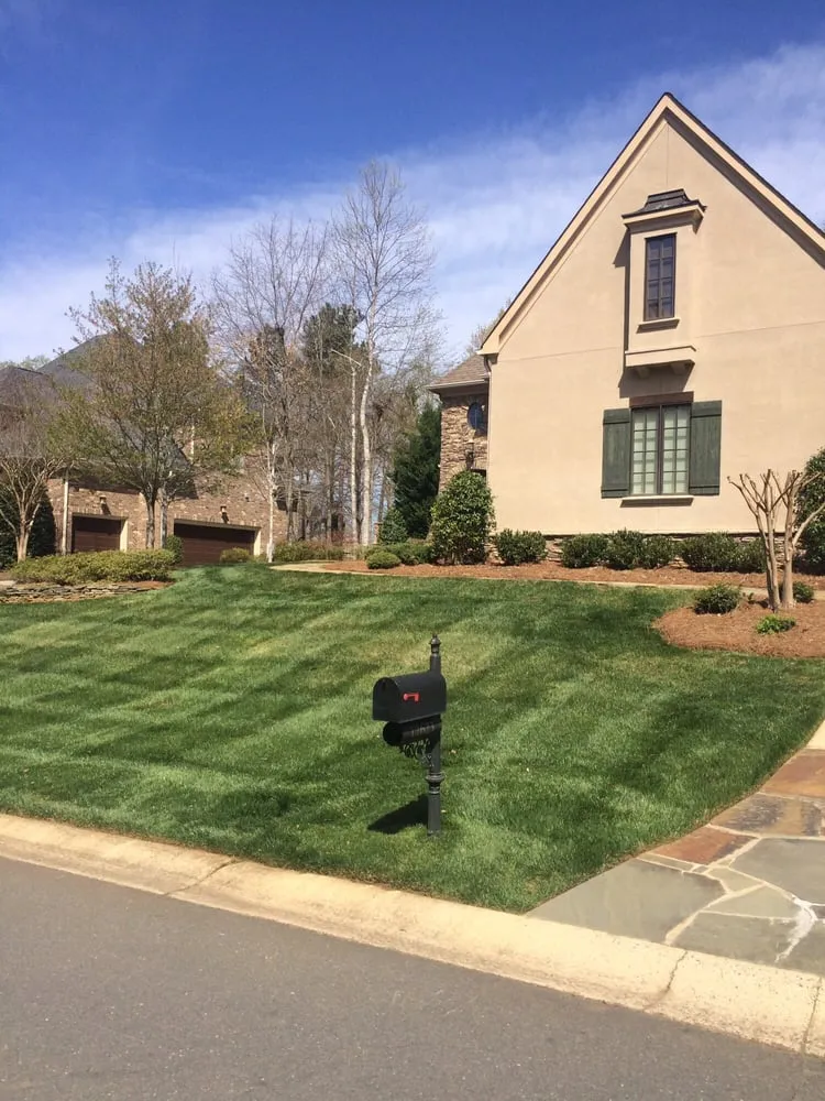 Trusted lawn care service experts serving Charlotte, NC - General Lawn Care
