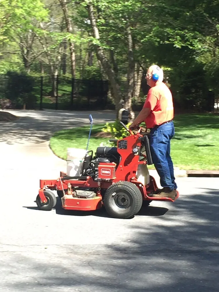 Affordable yard cleanup service in Charlotte, NC - General Lawn Care