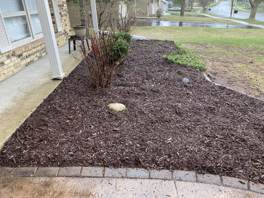 Custom yard maintenance with custom design in Rosemount, MN by Gen's Lawn Maintenance