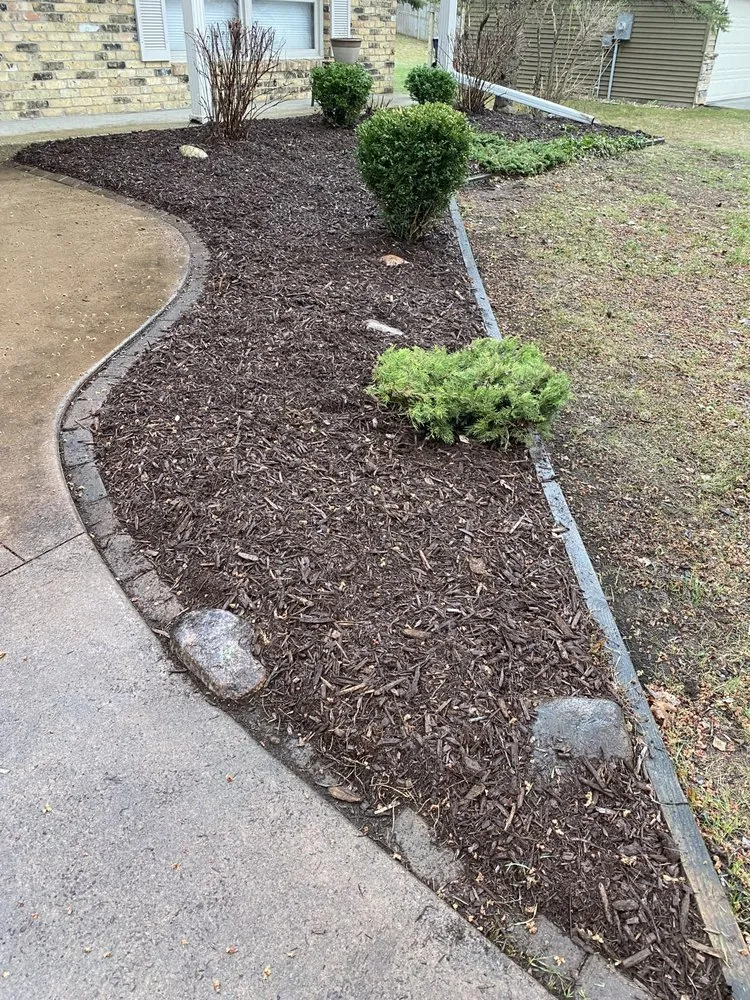 Expert lawn care service experts serving Rosemount, MN - Gen's Lawn Maintenance