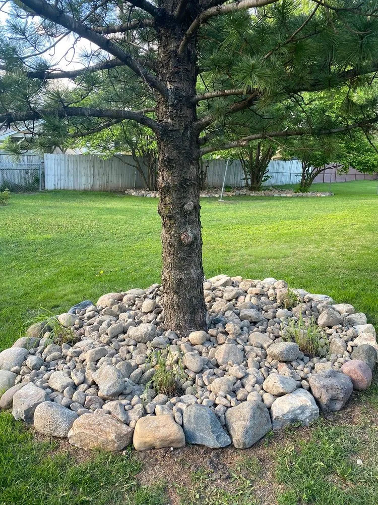 Custom residential landscaping for beautiful yards in Rosemount, MN by Gen's Lawn Maintenance