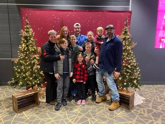 Gen's Lawn Maintenance Logo