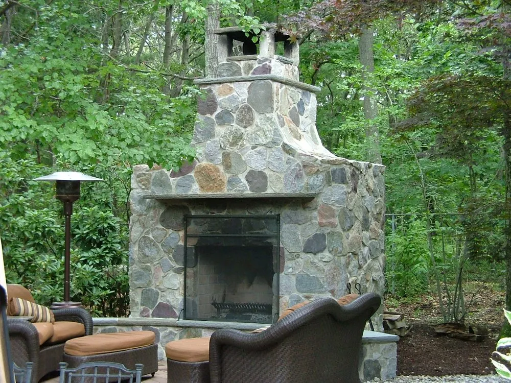 Custom yard cleanup service experts serving Melville, NY - Gentile Landscaping