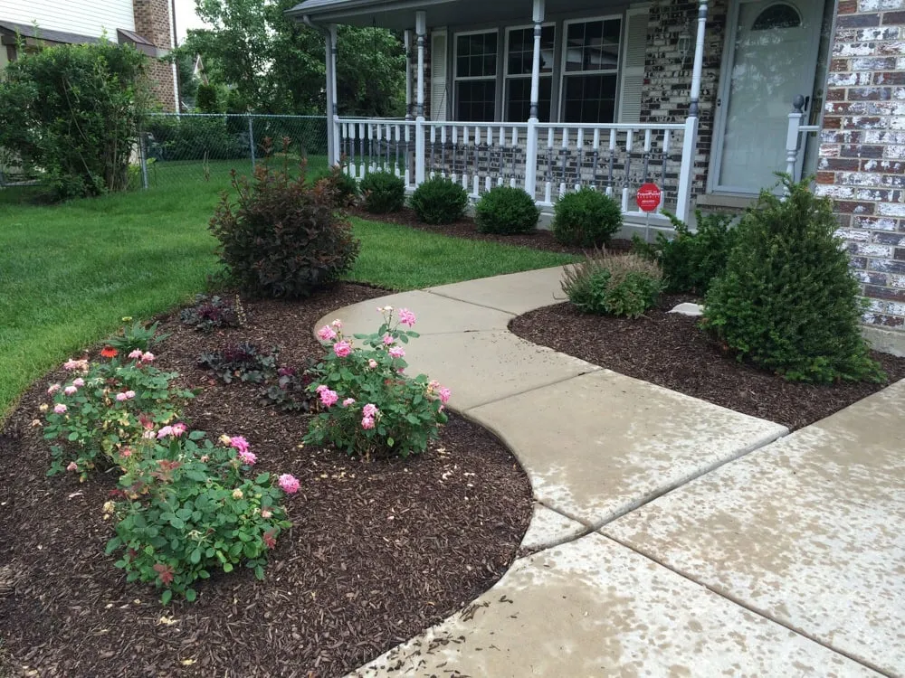 Custom outdoor landscaping experts serving Itasca, IL - Genualdi Landscaping