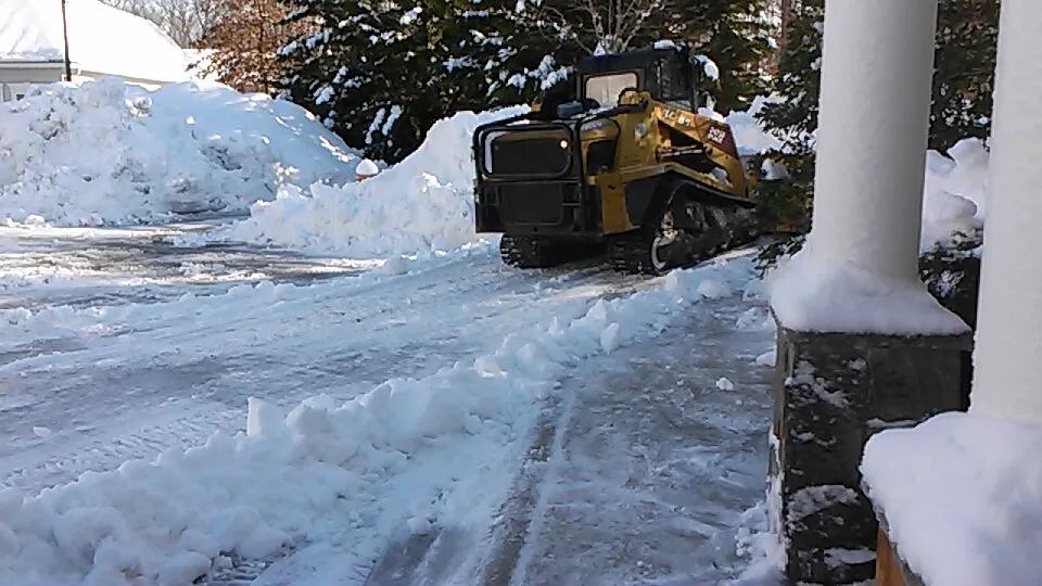 Professional lawn mowing service experts serving Glen Burnie, MD - Geo Contractors