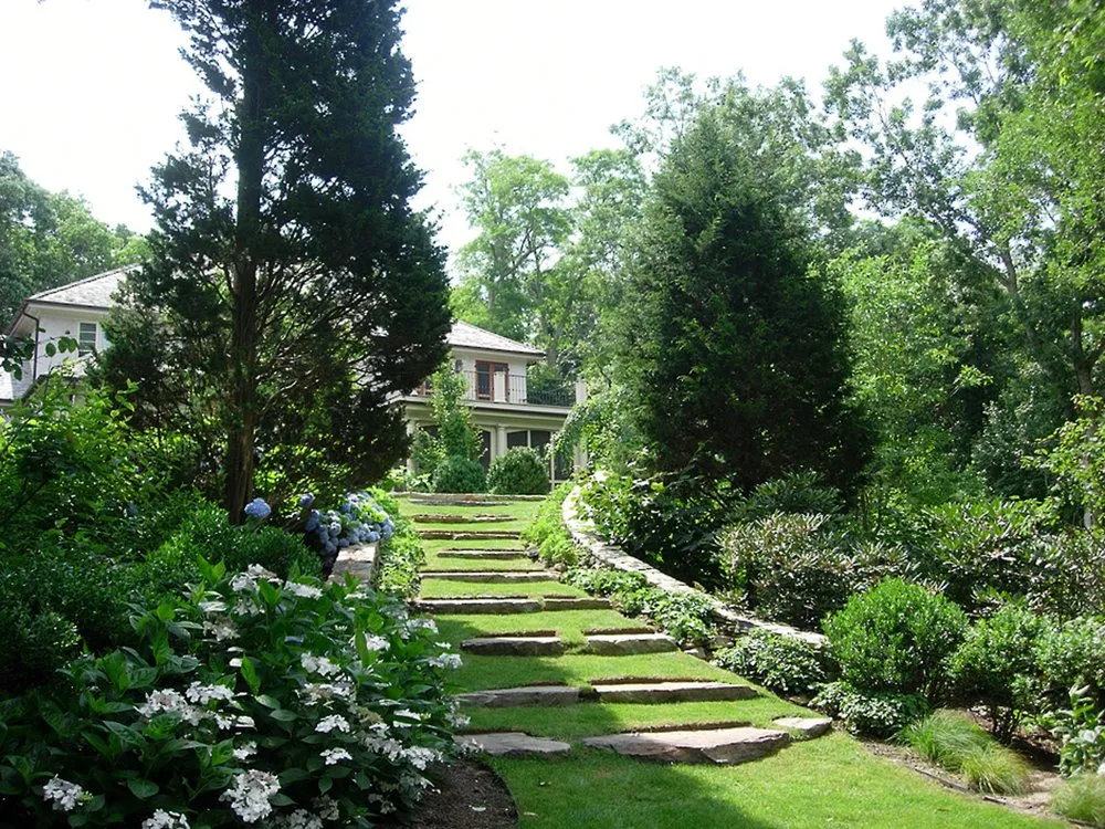 Custom yard maintenance experts serving East Hampton, NY - Geoffrey Nimmer Landscapes