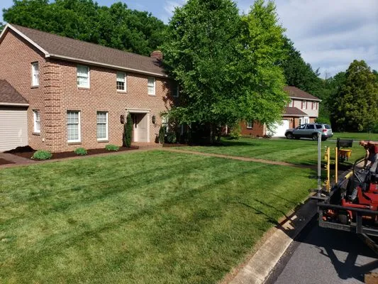 Georges Lawn Care Logo