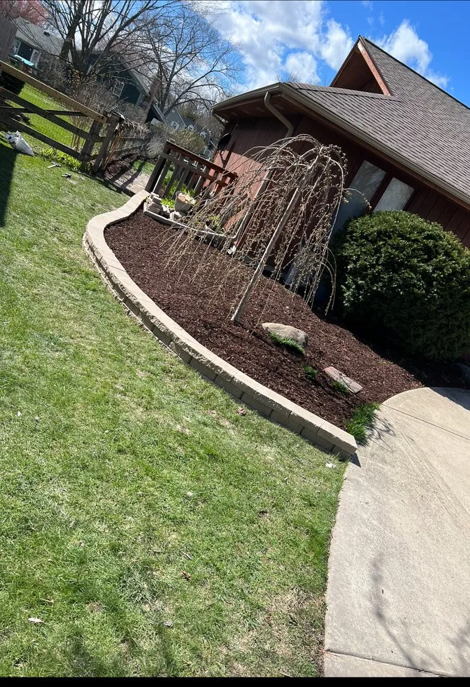 Affordable yard maintenance experts serving West Chicago, IL - Geo’s Landscaping