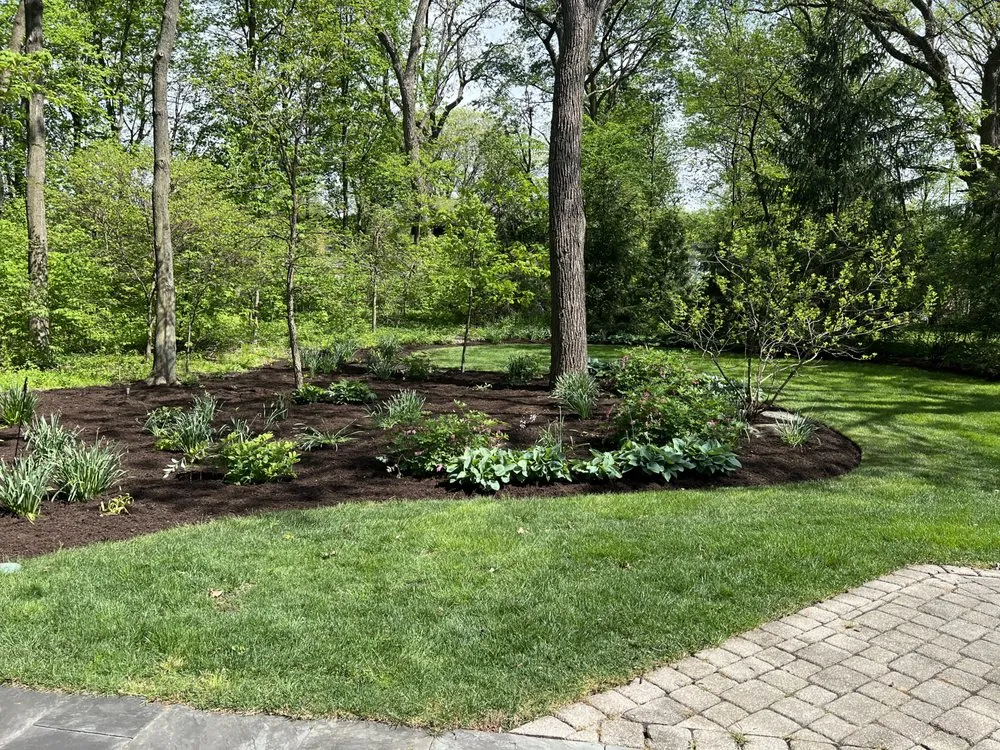 Affordable yard maintenance in West Chicago, IL by Geo’s Landscaping